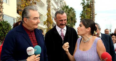 Antalyalı kadınlardan çarşaf fırçası yedi 