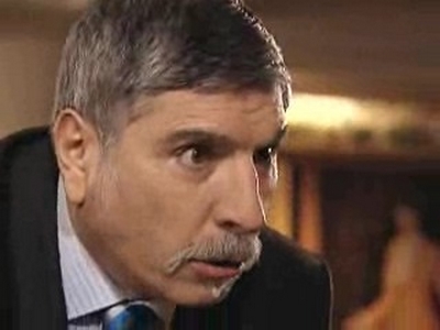 Rol aldığı dizi film "Kurtlar Vadisi"ndeki "Kılıç" rolüyle tanınan tiyatro sanatçısı Atilla Olgaç