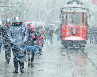 İstanbullular güne karla başladı 