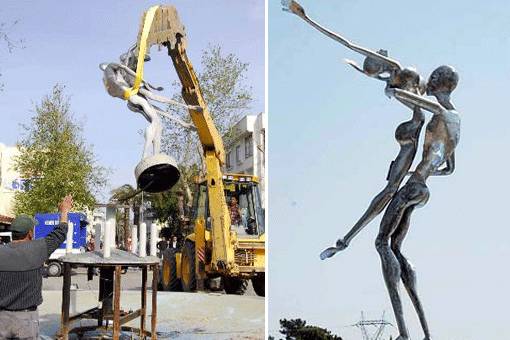 Kemer'deki ‘Aşk heykeli' depoya kaldırıldı 