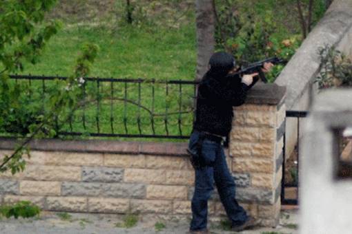 Kadıköy'de polisle silahlı çatışma 