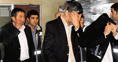 Önlerine geleni ameliyat etmişler 