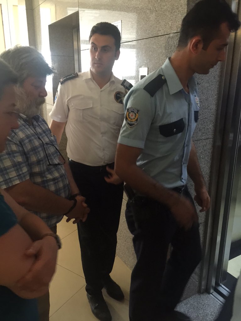 clzh1edwgaamku9rsm5767f92ba8c5c